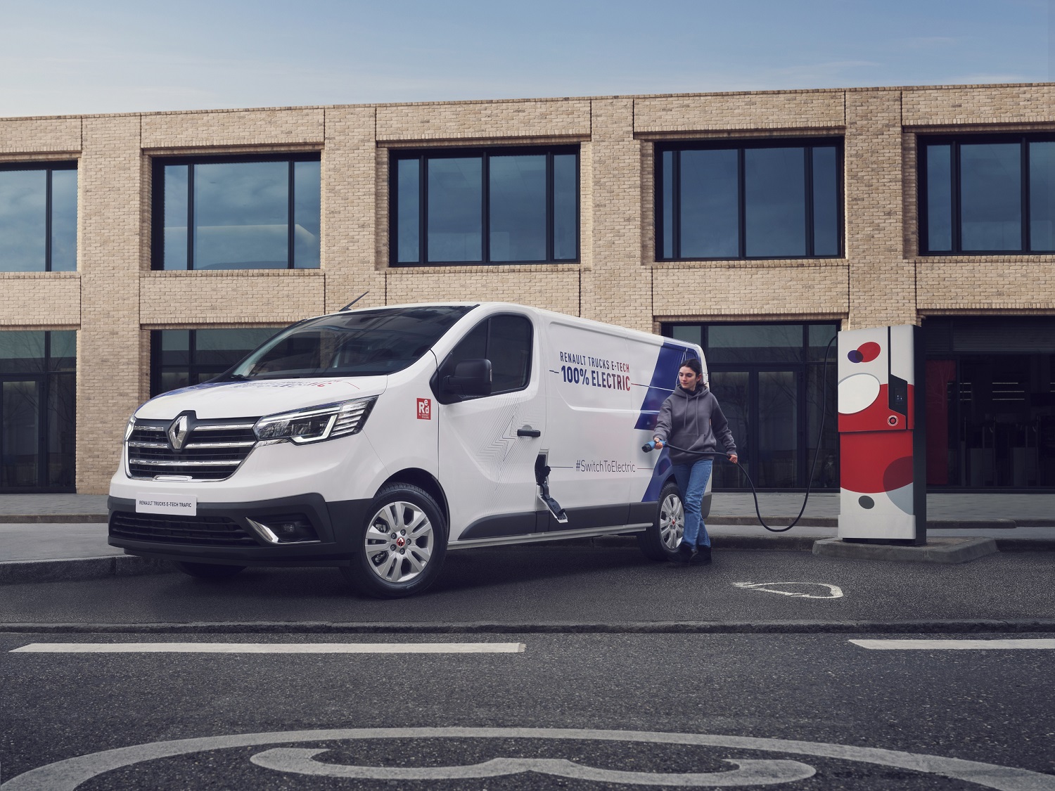 All-New Renault Trafic Van E-Tech Electric Debuts With 184 Miles Of Range