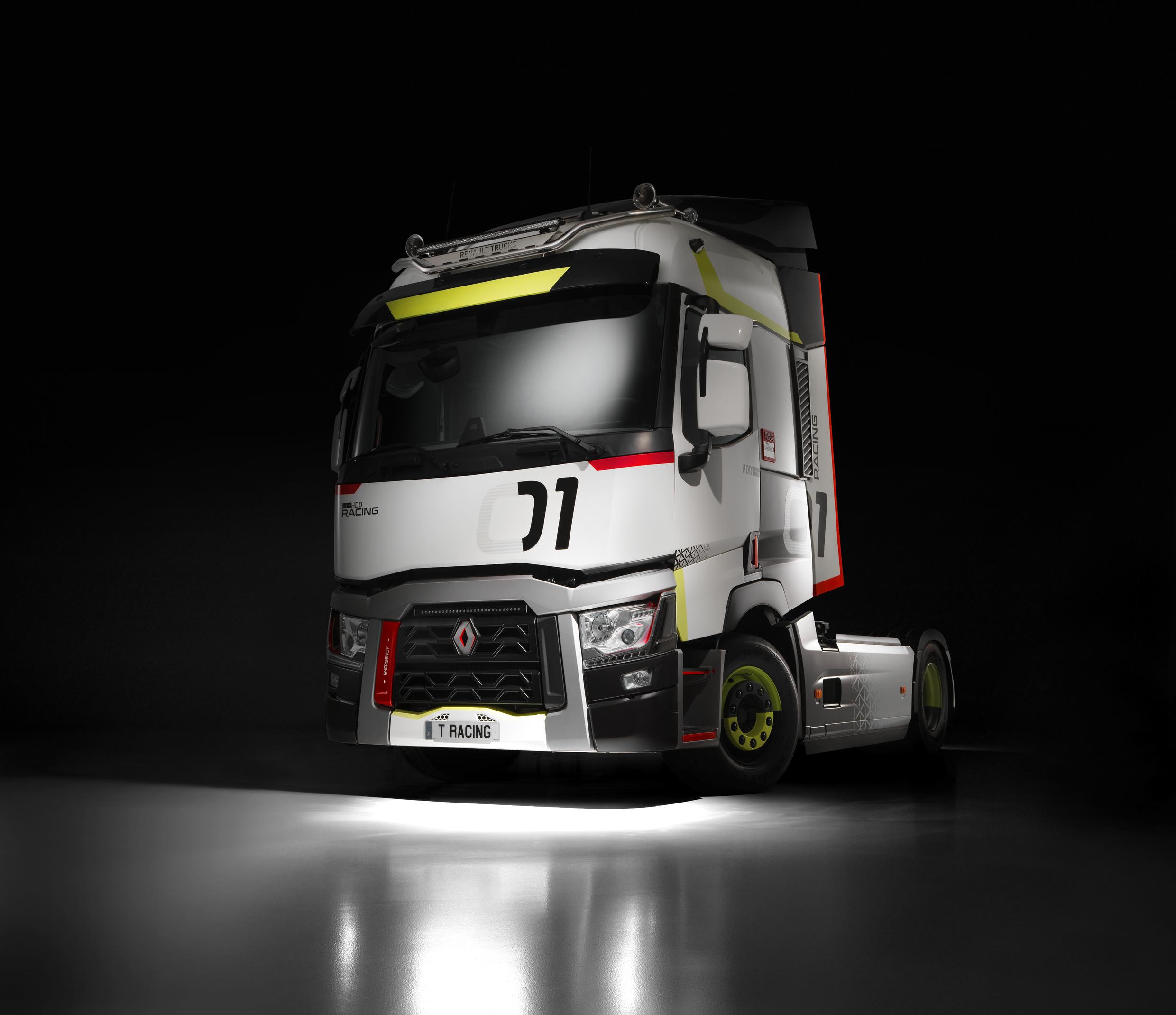 01 Customized by Renault Trucks