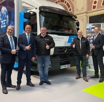 Renault Trucks et  Recycling Lives - premiers camions multibennes du Royaume-Uni